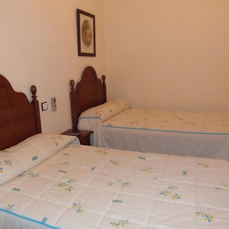 Hostal Restaurante Las Canteras Pedrera 外观 照片