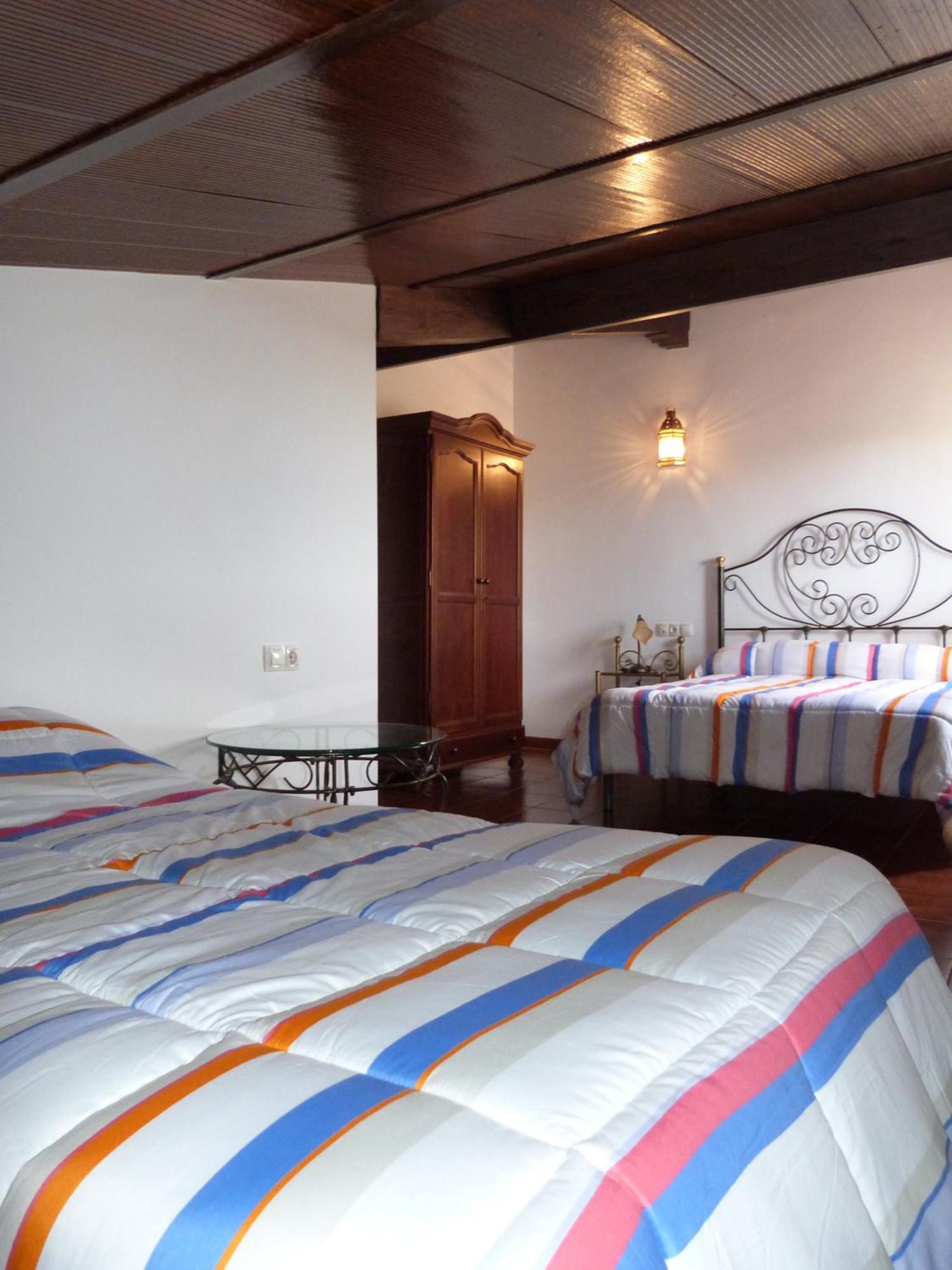 Hostal Restaurante Las Canteras Pedrera 外观 照片